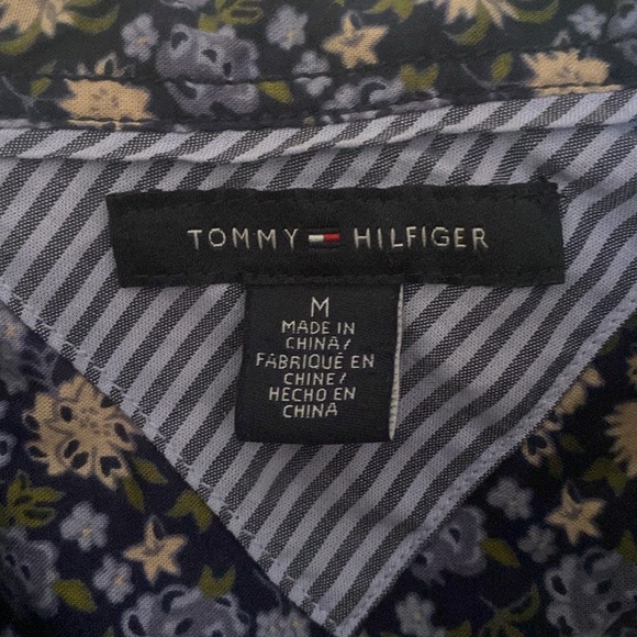 Tommy Hilfiger Women’s Button Down Floral Shirt. Size Medium - Picture 3 of 7